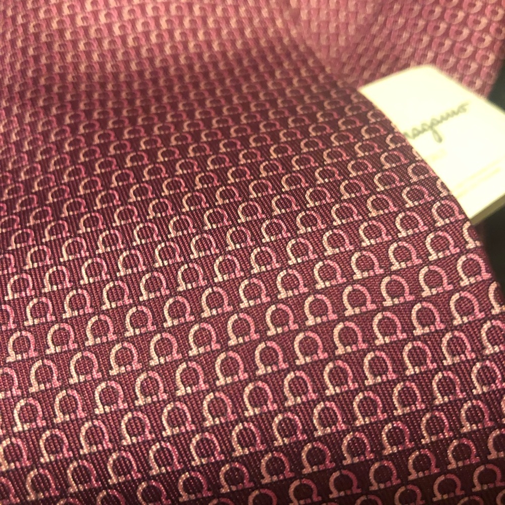 Salvatore Ferragamo classic print silk necktie